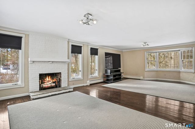 12 Skidmore Lane, Newtown, CT 06482