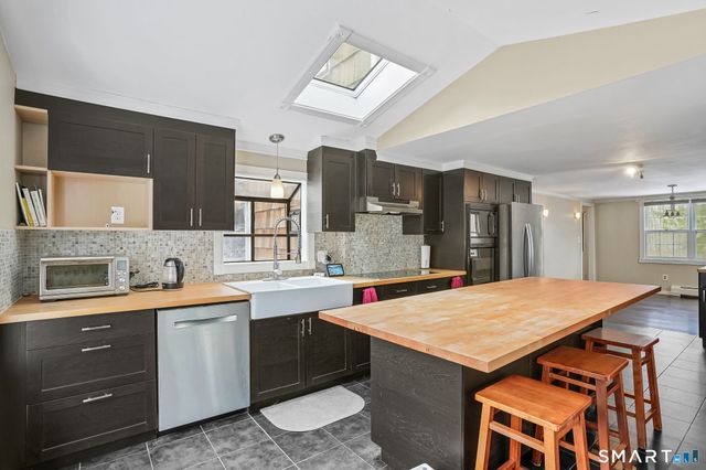 12 Skidmore Lane, Newtown, CT 06482