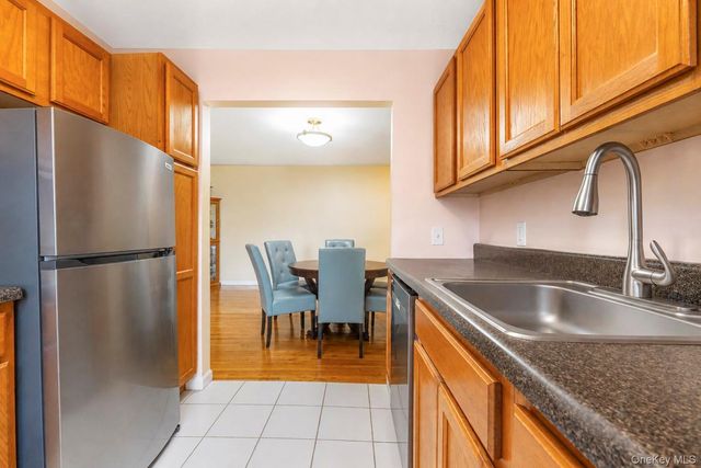 2439 Union Boulevard 3A, Islip, NY 11751