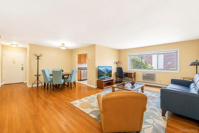 2439 Union Boulevard 3A, Islip, NY 11751