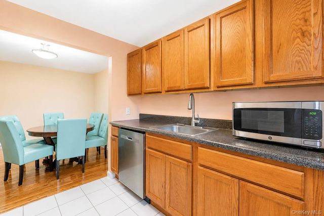 2439 Union Boulevard 3A, Islip, NY 11751