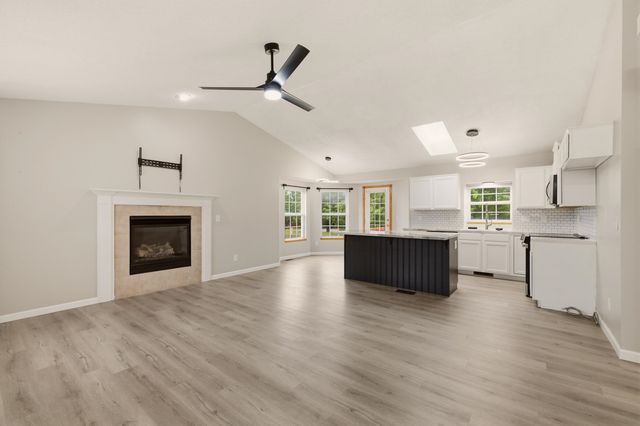 882 S Bedford Ct, Wichita, KS 67207