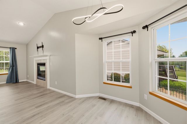 882 S Bedford Ct, Wichita, KS 67207
