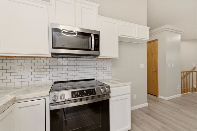 882 S Bedford Ct, Wichita, KS 67207
