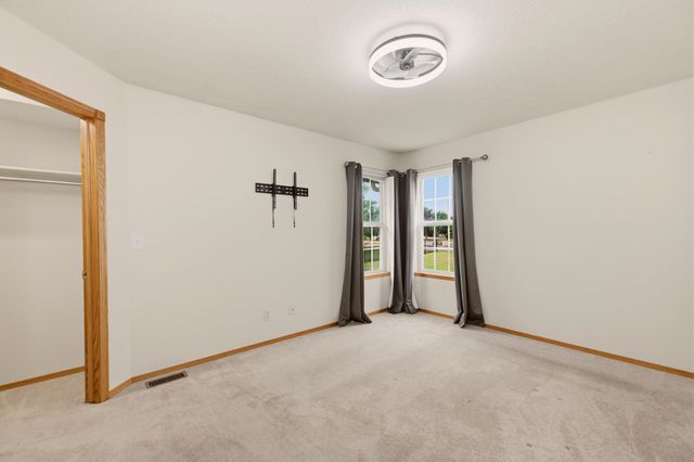 882 S Bedford Ct, Wichita, KS 67207