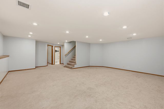 882 S Bedford Ct, Wichita, KS 67207
