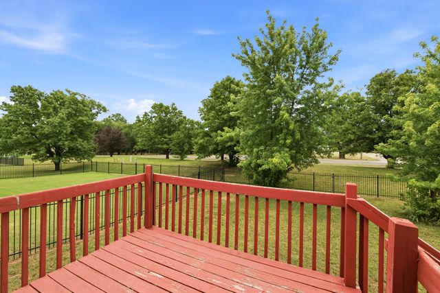 882 S Bedford Ct, Wichita, KS 67207