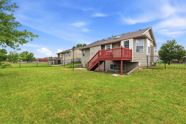 882 S Bedford Ct, Wichita, KS 67207