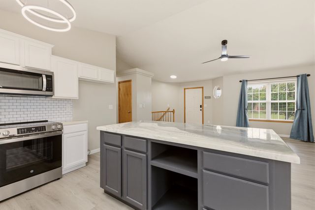 882 S Bedford Ct, Wichita, KS 67207