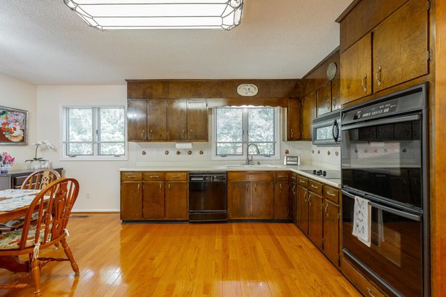 6422 Lake Shadows Circle, Hixson, TN 37343