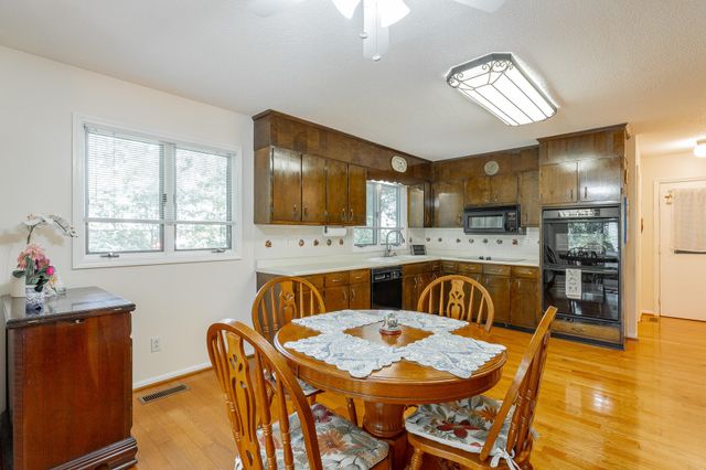 6422 Lake Shadows Circle, Hixson, TN 37343
