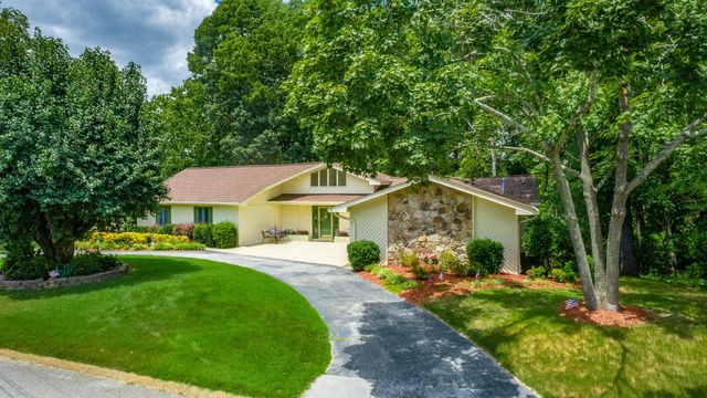 6422 Lake Shadows Circle, Hixson, TN 37343