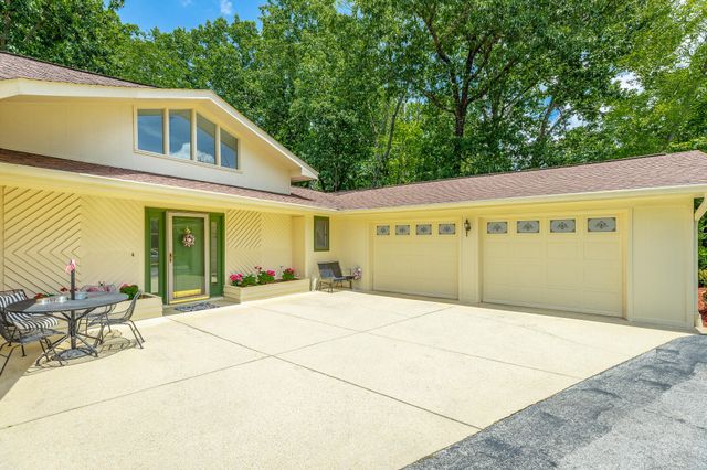 6422 Lake Shadows Circle, Hixson, TN 37343