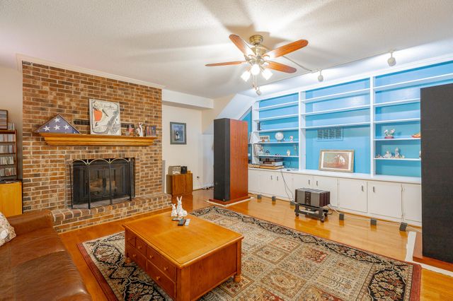 6422 Lake Shadows Circle, Hixson, TN 37343