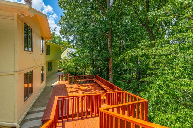 6422 Lake Shadows Circle, Hixson, TN 37343