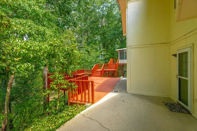 6422 Lake Shadows Circle, Hixson, TN 37343