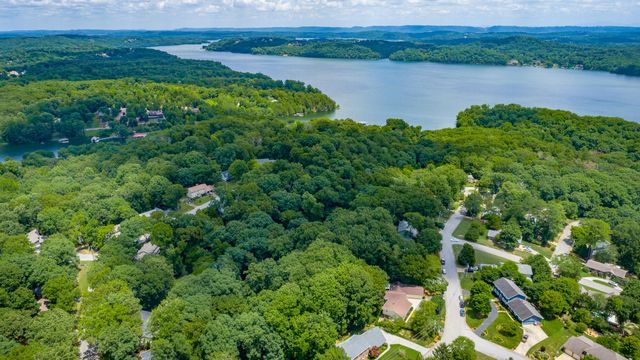 6422 Lake Shadows Circle, Hixson, TN 37343