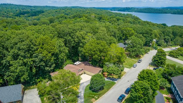 6422 Lake Shadows Circle, Hixson, TN 37343