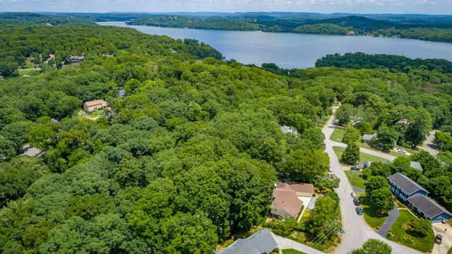6422 Lake Shadows Circle, Hixson, TN 37343