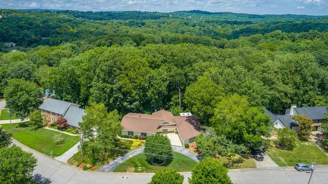 6422 Lake Shadows Circle, Hixson, TN 37343