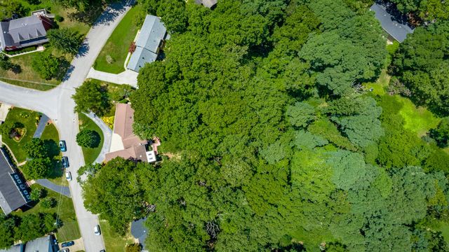 6422 Lake Shadows Circle, Hixson, TN 37343