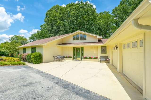 6422 Lake Shadows Circle, Hixson, TN 37343