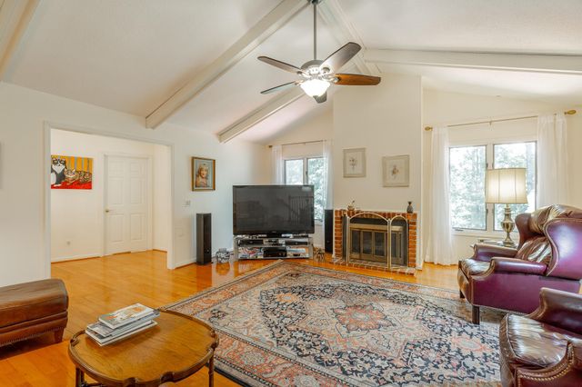 6422 Lake Shadows Circle, Hixson, TN 37343