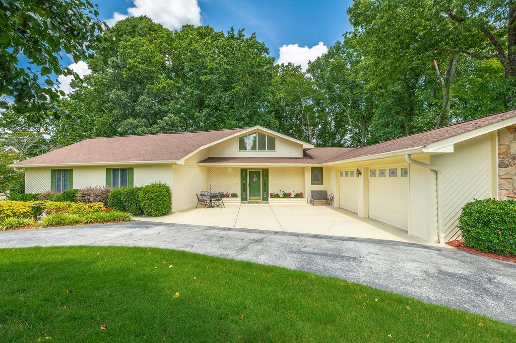 6422 Lake Shadows Circle, Hixson, TN 37343