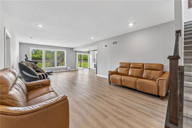 7029 N Cambridge Avenue, Kansas City, MO 64119