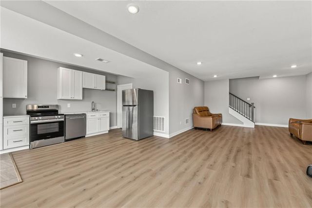 7029 N Cambridge Avenue, Kansas City, MO 64119