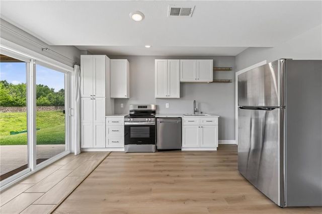 7029 N Cambridge Avenue, Kansas City, MO 64119