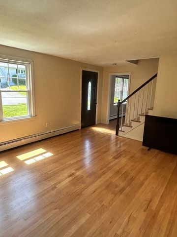 17 Bandy Ln, Milford, MA 01757