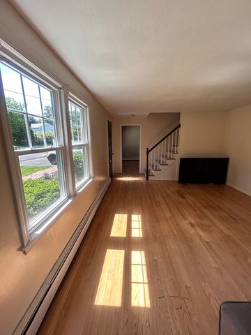 17 Bandy Ln, Milford, MA 01757