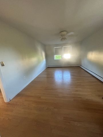 17 Bandy Ln, Milford, MA 01757