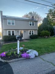 17 Bandy Ln, Milford, MA 01757