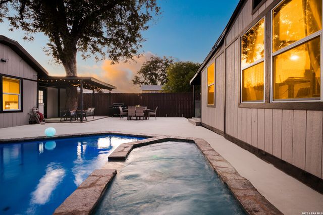 1515 W KINGS HWY, San Antonio, TX 78201