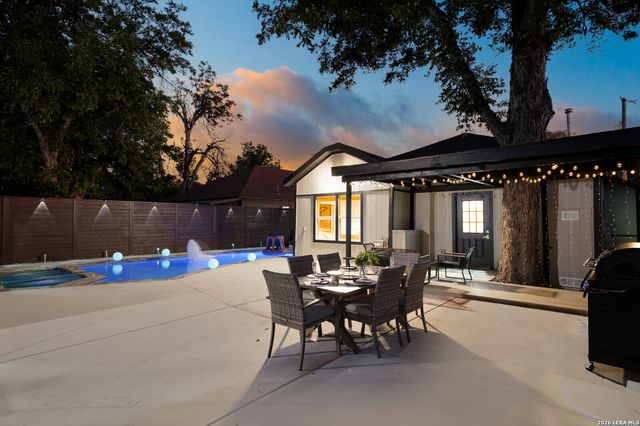 1515 W KINGS HWY, San Antonio, TX 78201