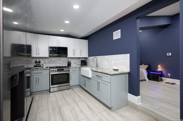 1515 W KINGS HWY, San Antonio, TX 78201