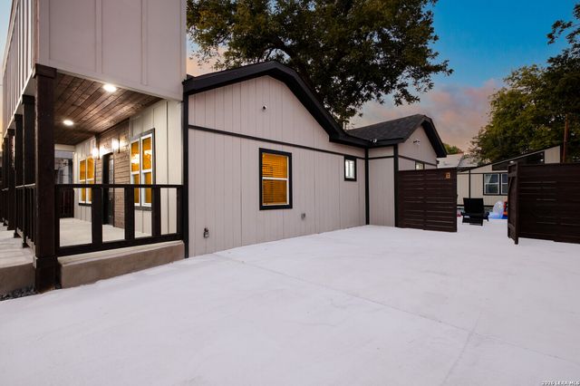 1515 W KINGS HWY, San Antonio, TX 78201