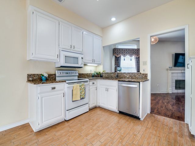 9981 Waterfront Trail, Rowlett, TX 75087