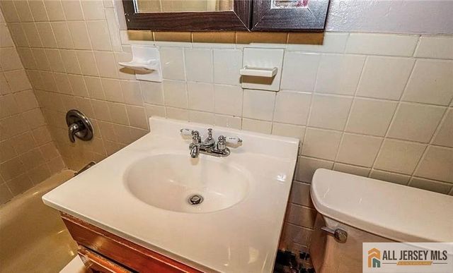 28 B Garfield Park 2802, Edison, NJ 08837