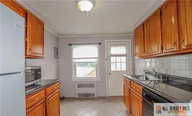 28 B Garfield Park 2802, Edison, NJ 08837