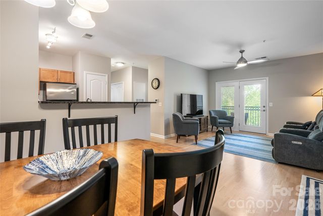 132 Appeldoorn Circle, Asheville, NC 28803
