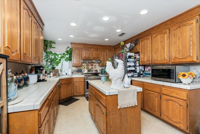 5610 Sickle Ct, Elk Grove, CA 95758