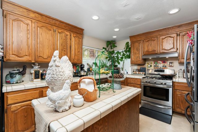 5610 Sickle Ct, Elk Grove, CA 95758