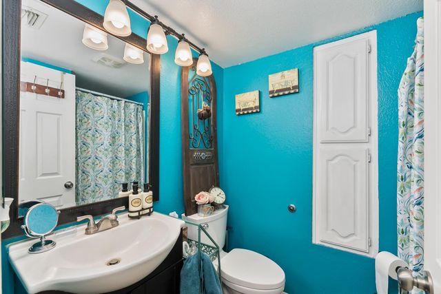 5610 Sickle Ct, Elk Grove, CA 95758