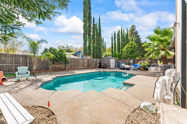 5610 Sickle Ct, Elk Grove, CA 95758