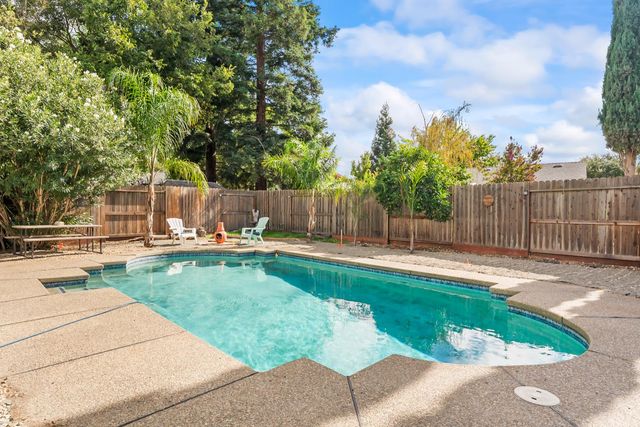 5610 Sickle Ct, Elk Grove, CA 95758