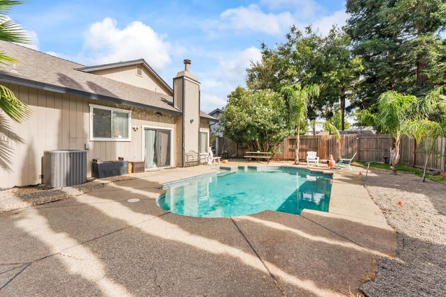 5610 Sickle Ct, Elk Grove, CA 95758