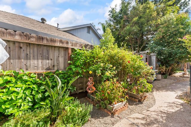 5610 Sickle Ct, Elk Grove, CA 95758